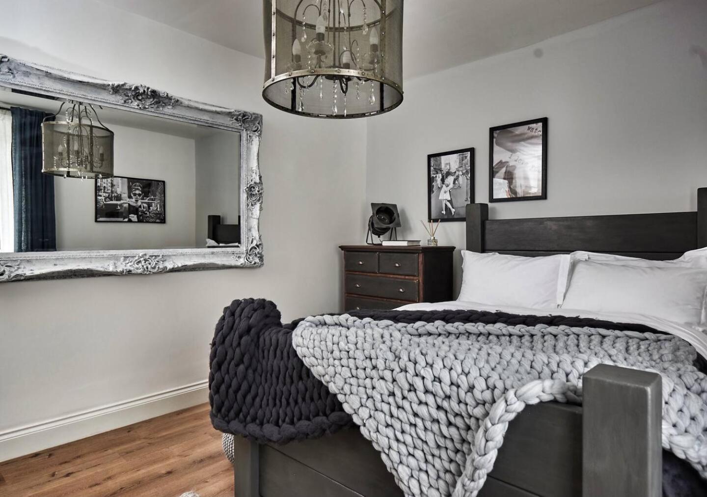 Pendle-Walking-3 Bed- Exec Contractor & Long Stay! コルネ エクステリア 写真